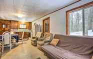 อื่นๆ 2 Remote Michigan Retreat on 10 Acres w/ Grill!