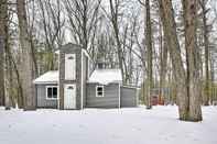 อื่นๆ Remote Michigan Retreat on 10 Acres w/ Grill!