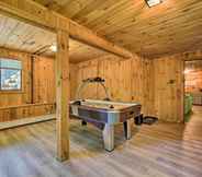 Lain-lain 6 Wilmington Chalet w/ Hot Tub < 8 Mi to Mount Snow!