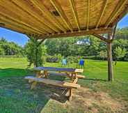 Lain-lain 3 Secluded Rileyville Cabin w/ Hot Tub & Grill!