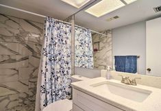 Lain-lain 4 Balcony & Views: Sunny Indian Shores Condo!