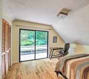 Lainnya 7 Cozy Cabin w/ Mtn Views, - 7 Mi to Weaverville!