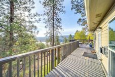 อื่นๆ Nine Mile Falls Hideaway: Scenic Retreat on River