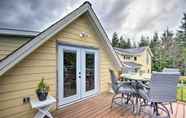 Lain-lain 7 Charming Port Angeles Studio w/ Deck & Views!