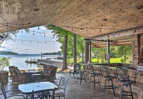 Others Lakefront Oasis With Deck & Outdoor Kitchen!