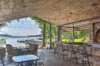 Others Lakefront Oasis With Deck & Outdoor Kitchen!