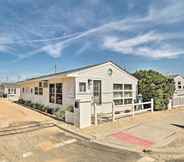 Others 4 Beachy Lavallette Cottage w/ Outdoor Shower, Patio