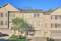 Others Quiet Townhome w/ Patio ~ 16 Mi to Pittsburgh