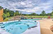 Lainnya 4 Charles Town Home w/ Private Pool & Hot Tub