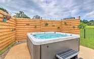 Lainnya 2 Charles Town Home w/ Private Pool & Hot Tub