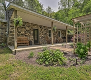 Others 4 Historic Stone Cottage in Damascus w/ Fire Pit!