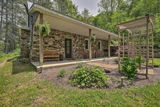 Others 4 Historic Stone Cottage in Damascus w/ Fire Pit!