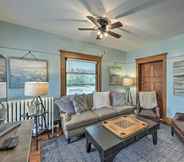 Lain-lain 3 Large, Pristine Lake Geneva Home in Downtown!