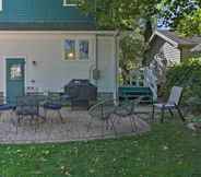 Lain-lain 4 Large, Pristine Lake Geneva Home in Downtown!