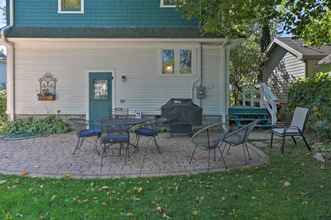 Others 4 Large, Pristine Lake Geneva Home in Downtown!