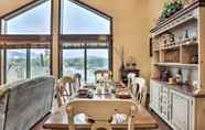 Others 6 Modern Desert Condo w/ Deck & View, Near Hikes