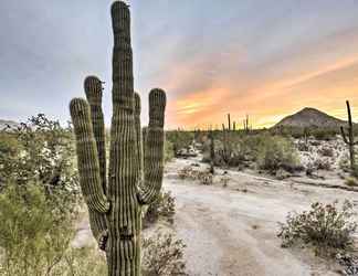 Others 2 Modern Desert Condo w/ Deck & View, Near Hikes