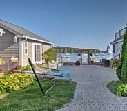 อื่นๆ 5 'heron Cottage' on Casco Bay w/ Deck & Boat Dock!