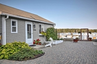 อื่นๆ 'heron Cottage' on Casco Bay w/ Deck & Boat Dock!