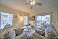 Others Carolina Beach Condo With Deck: Steps to Shore!