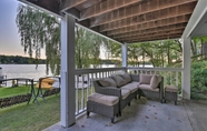 Khác 4 Cozy Lakefront Lapeer House w/ 2 Paddle Boats!