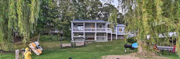 อื่นๆ Cozy Lakefront Lapeer House w/ 2 Paddle Boats!