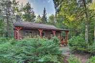 Lainnya Lakeside Livin: Cozy Cabin Steps to Sebec Lake!