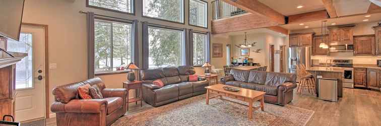 Others Expansive Group Lake House w/ Private Hot Tub!