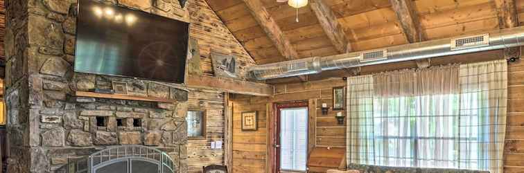 Others Picturesque Log Cabin < 1 Mile to Table Rock Lake!