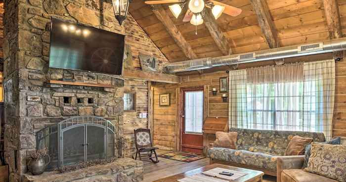 Others Picturesque Log Cabin < 1 Mile to Table Rock Lake!