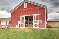 Others Classic Cape-style Farmhouse on 550-acre Vineyard!