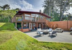 อื่นๆ 2 Mckinleyville Getaway w/ Hot Tub & Ocean Views!