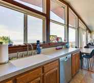 Others 5 Mckinleyville Getaway w/ Hot Tub & Ocean Views!