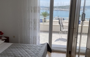 Others 2 Seafront apt With Terrace, 4 Bedrooms and Mooring