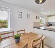 Others 3 Host Stay Cayton Bay Cottage