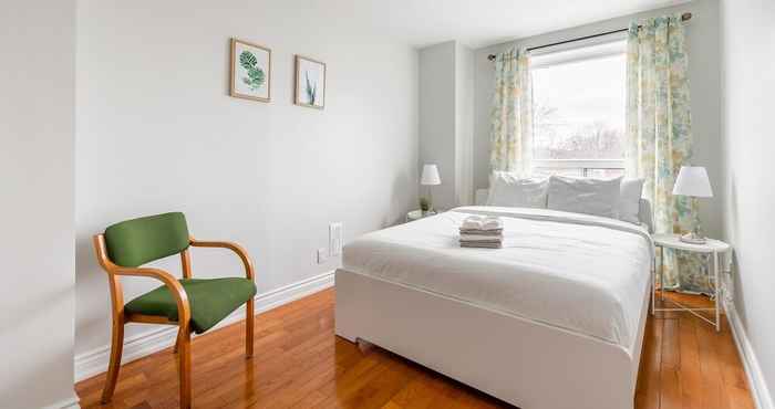 Others Stylish 3BR Triplex Apt - Near Trinity Bellwoods