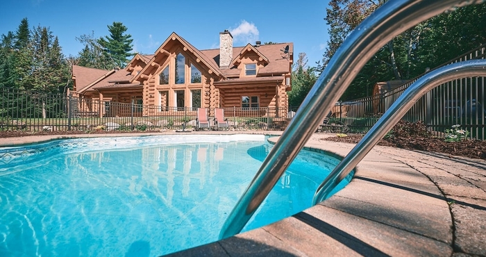Others Executive Plus 44 - Majestic log Chalet With hot tub Sauna Heated Pool and Close to Activities