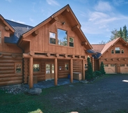 Others 5 Executive Plus 44 - Majestic log Chalet With hot tub Sauna Heated Pool and Close to Activities