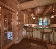 Others 6 Executive Plus 44 - Majestic log Chalet With hot tub Sauna Heated Pool and Close to Activities