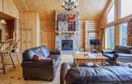 Others 7 Duc 83 - Luxury log Cottage With hot tub and Exterior Barrel Sauna