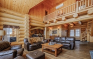 Others 3 Executive Plus 89 - Luxurious log Home With Private hot tub Pool Sauna and Close to Activities