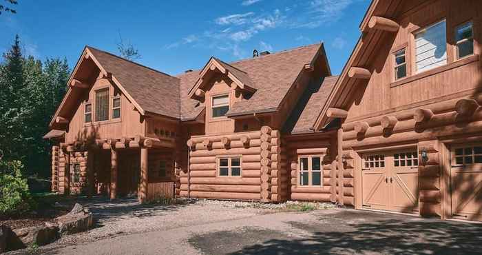 อื่นๆ Executive Plus 89 - Luxurious log Home With Private hot tub Pool Sauna and Close to Activities