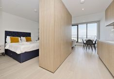 Others 7 Luxury Waterfront Studio in Canary Wharf by Underthedoormat