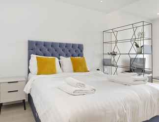 อื่นๆ 2 Luxury Waterfront Studio in Canary Wharf by Underthedoormat