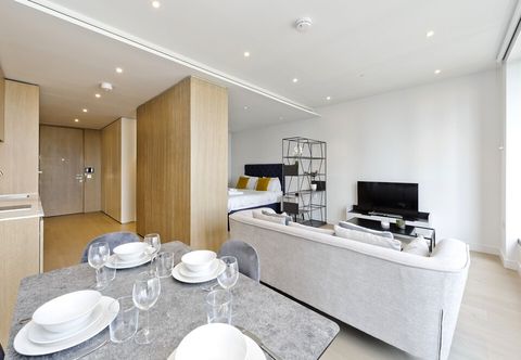 Others Luxury Waterfront Studio in Canary Wharf by Underthedoormat