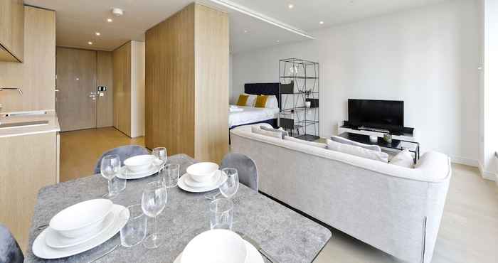 Others Luxury Waterfront Studio in Canary Wharf by Underthedoormat