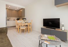 기타 7 Albatross Towers Apartments by Renters