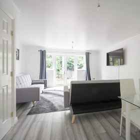 Primary image 1 House-sleeps7-parking-garden-sportschannels, Thurnham Hotels