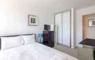 Lainnya 4 Modern 2BD Flat With a Balcony - Wandsworth