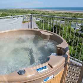 Primary image 1 Caldey - 2 Bedroom Apartment - Pendine, โรงแรม & ที่พัก Meidrim